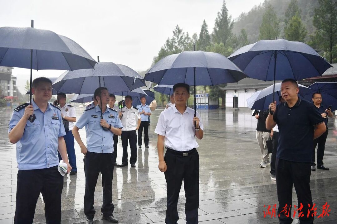 龍鐵軍到武陵源督導(dǎo)首屆中國(guó)(張家界）文旅融合發(fā)展大會(huì)暨首屆張家界旅游發(fā)展大會(huì)安全保衛(wèi)工作