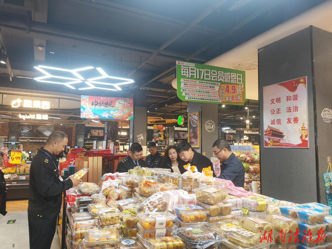 西湖市監(jiān)局開展中秋國慶節(jié)前市場監(jiān)管安全專項(xiàng)檢查