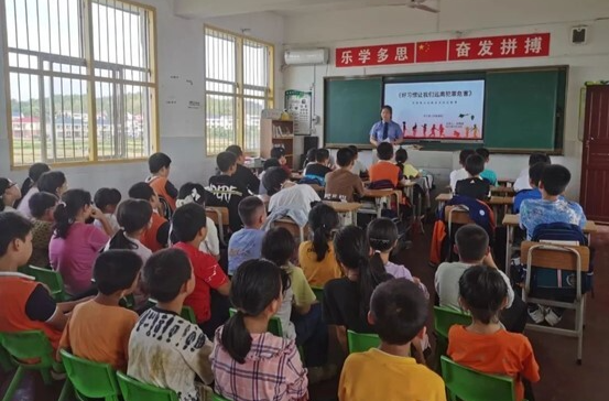青春與法同行，法治走進校園
