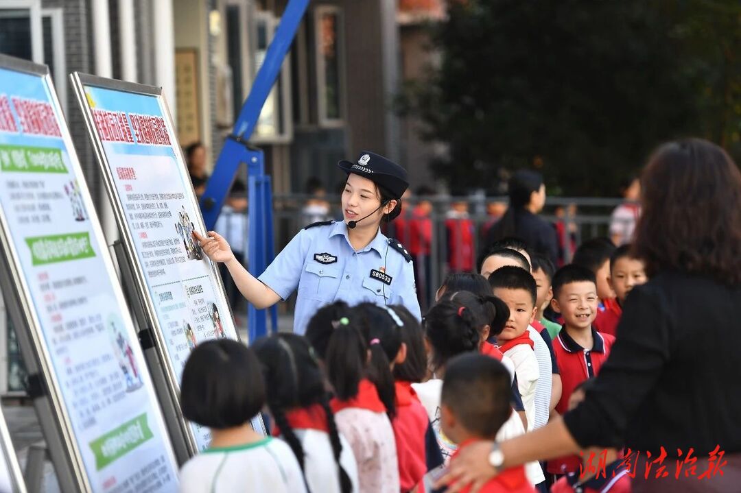 “護(hù)校安園” 為孩子們撐起“安全傘”