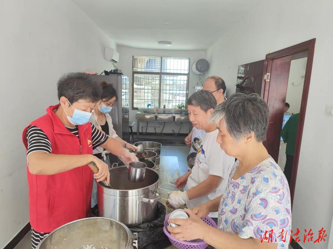 益陽市赫山區(qū)：“益老食堂”，愛心滿滿