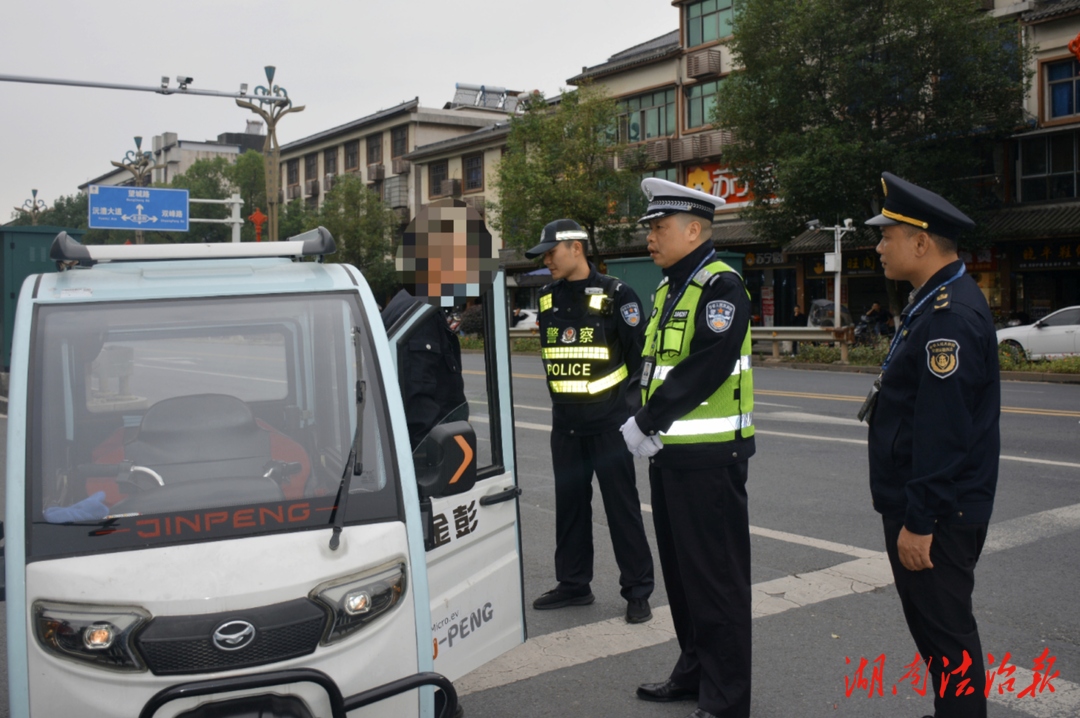 西洞庭“一城一園一區(qū)”建設(shè)中的公安交警力量