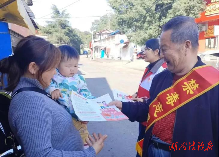 會龍山街道：禁毒宣傳進鋪再起航優(yōu)化