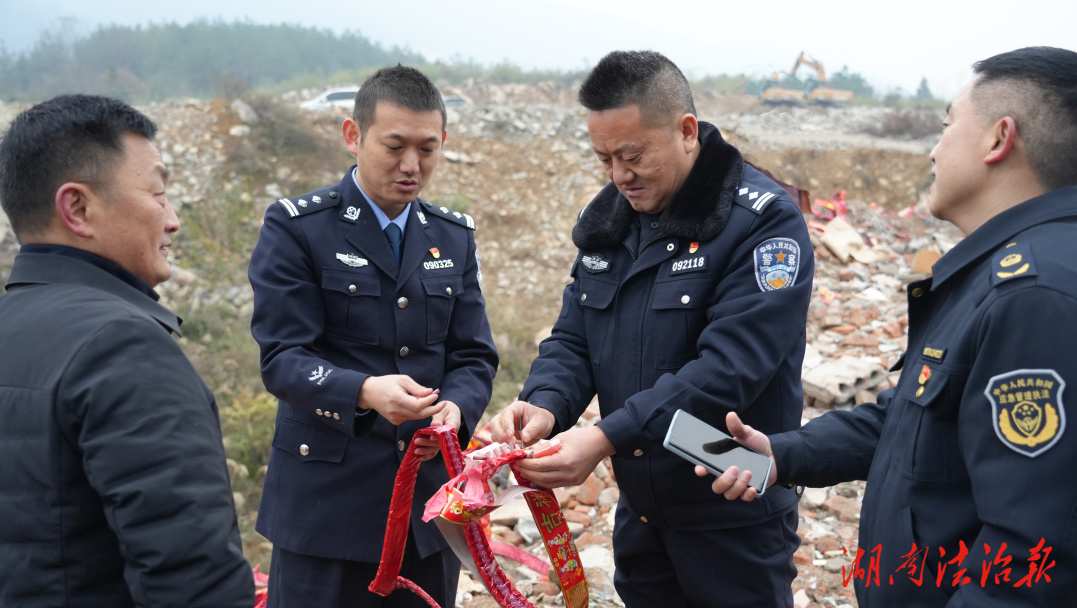 集中銷毀煙花爆竹 全力消除安全隱患