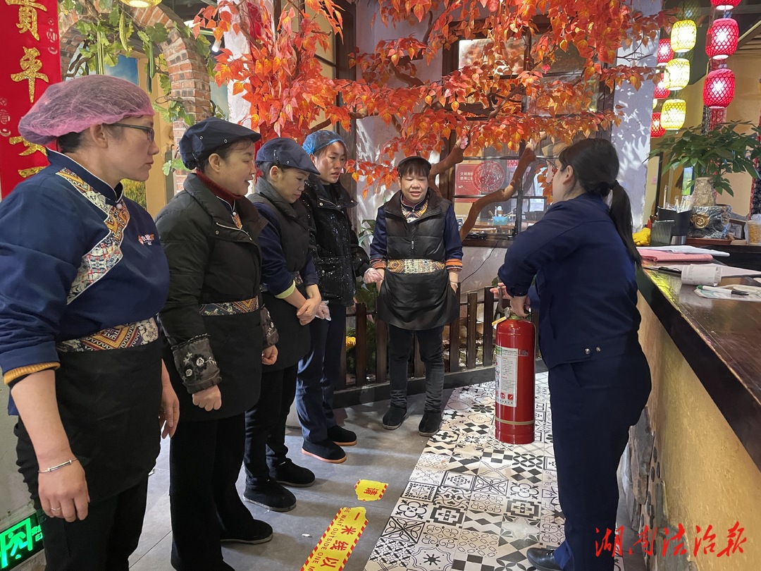 北塔消防大隊深入轄區(qū)餐飲行業(yè)開展消防宣傳活動