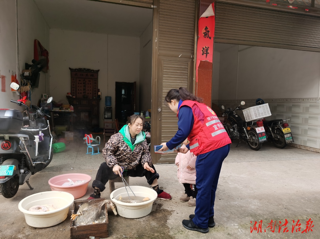 綏寧消防巧借“趕集日”深入鄉(xiāng)鎮(zhèn)開展消防安全宣傳活動