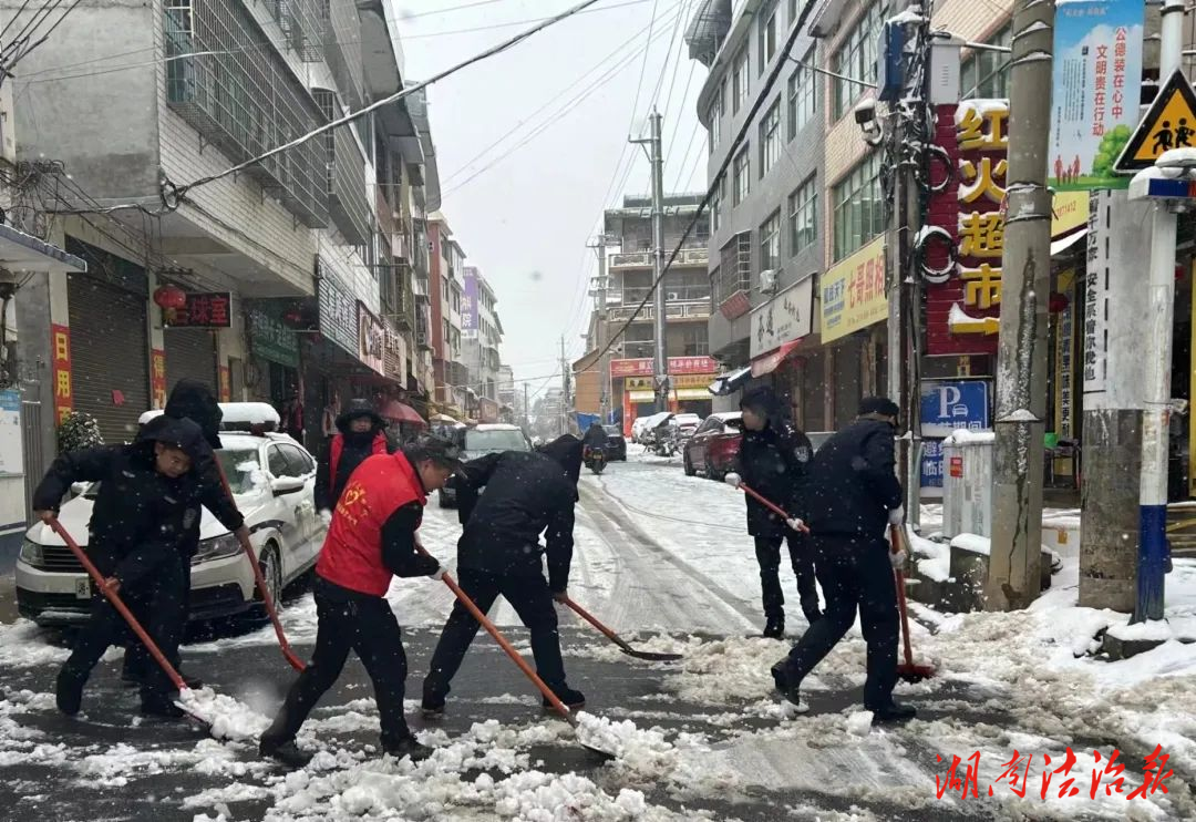 最美雪“警”，溫暖護(hù)航