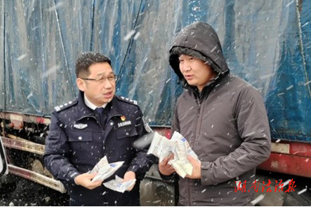 桃源公安全力保障冰雪天氣出行安全