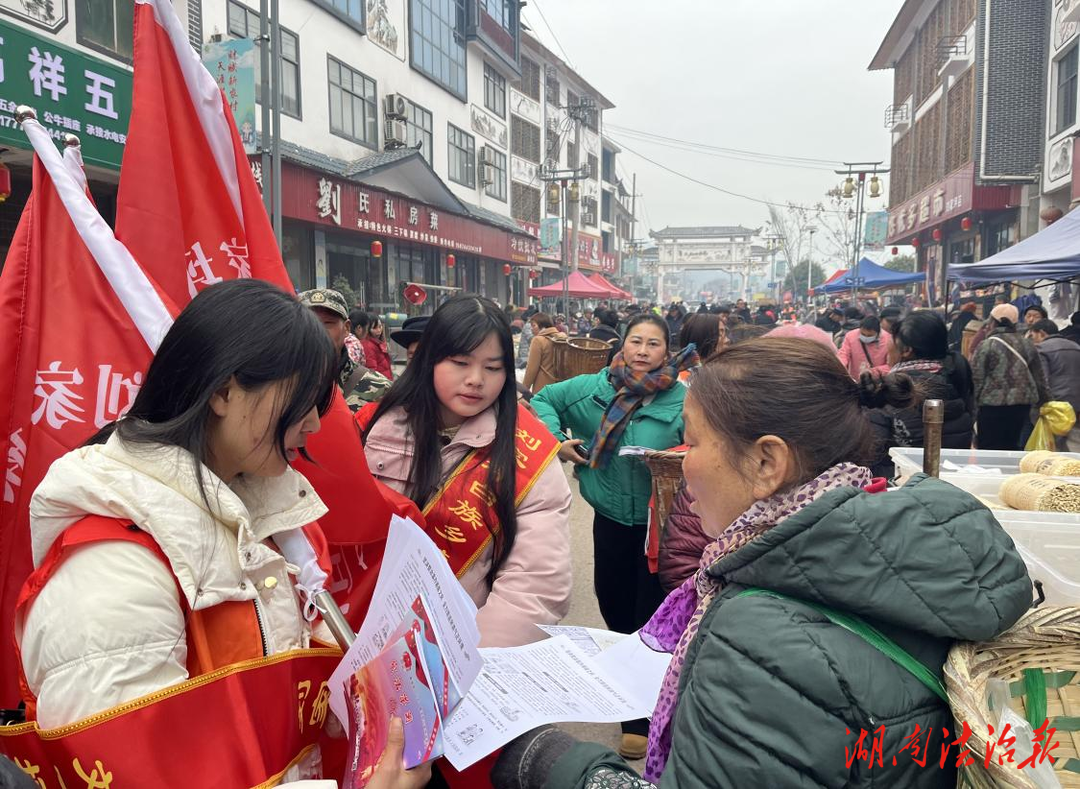 普法進鄉(xiāng)村，溫暖送到家 劉家坪白族鄉(xiāng)開展大學生“送法下鄉(xiāng)”活動