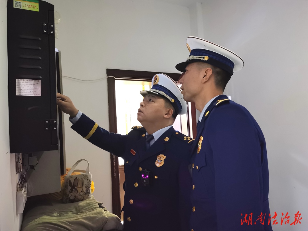 绥宁县消防救援大队开展“除患保平安”集中夜查行动