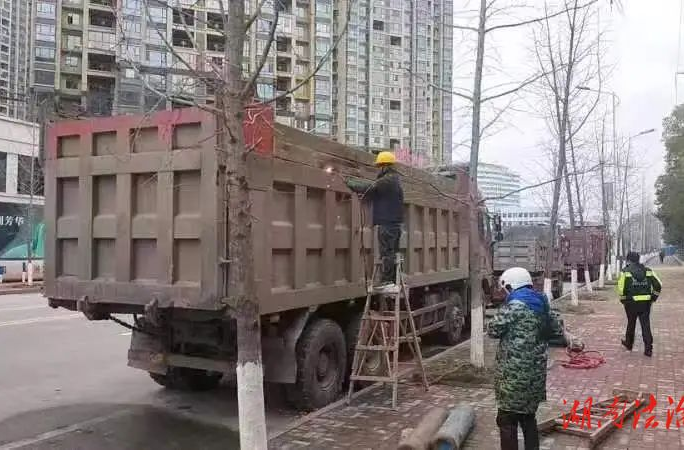 拆除非法改裝車輛24輛——辰溪縣公安局全力開展貨運(yùn)車輛非法改裝集中整治