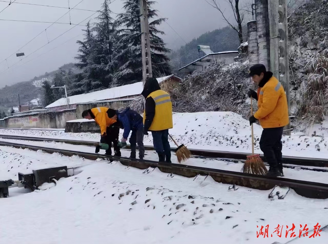 永定區(qū)：護路隊員風雪中的堅守