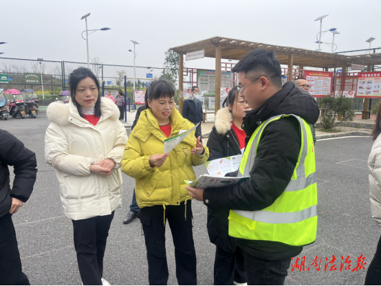 石鼓區(qū)黃沙灣街道青石村：喜迎“三八”婦女節(jié)，禁毒宣傳不停歇