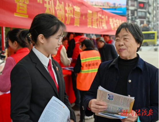 南岳法院開展“利劍護蕾·雷霆行動”普法宣傳活動