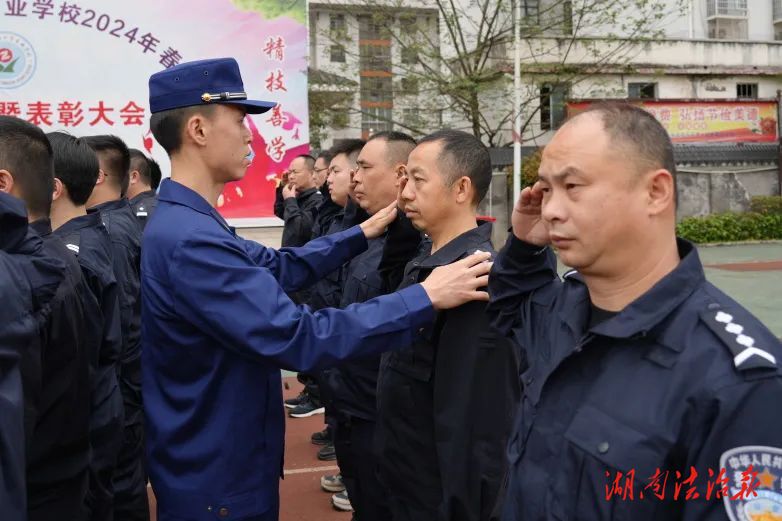 練基礎(chǔ)、正警姿、強(qiáng)作風(fēng)，桑植公安開展隊(duì)列指揮訓(xùn)練