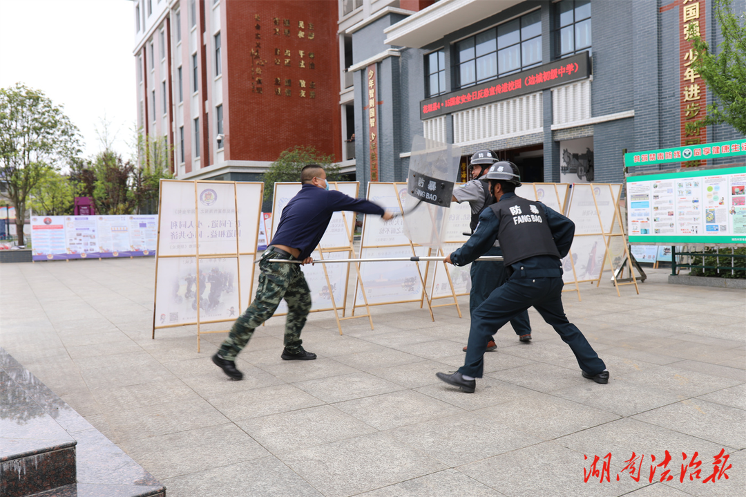 花垣公安開展“4.15”全民國(guó)家安全宣傳日暨反恐宣傳進(jìn)校園活動(dòng)