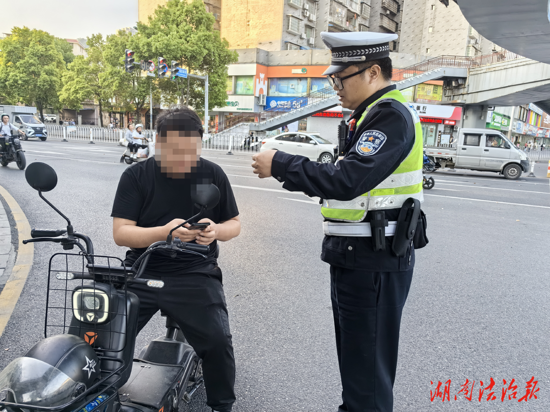 春季行動(dòng)｜吉首交警持續(xù)開(kāi)展摩托車、電動(dòng)車違法行為專項(xiàng)整治行動(dòng)