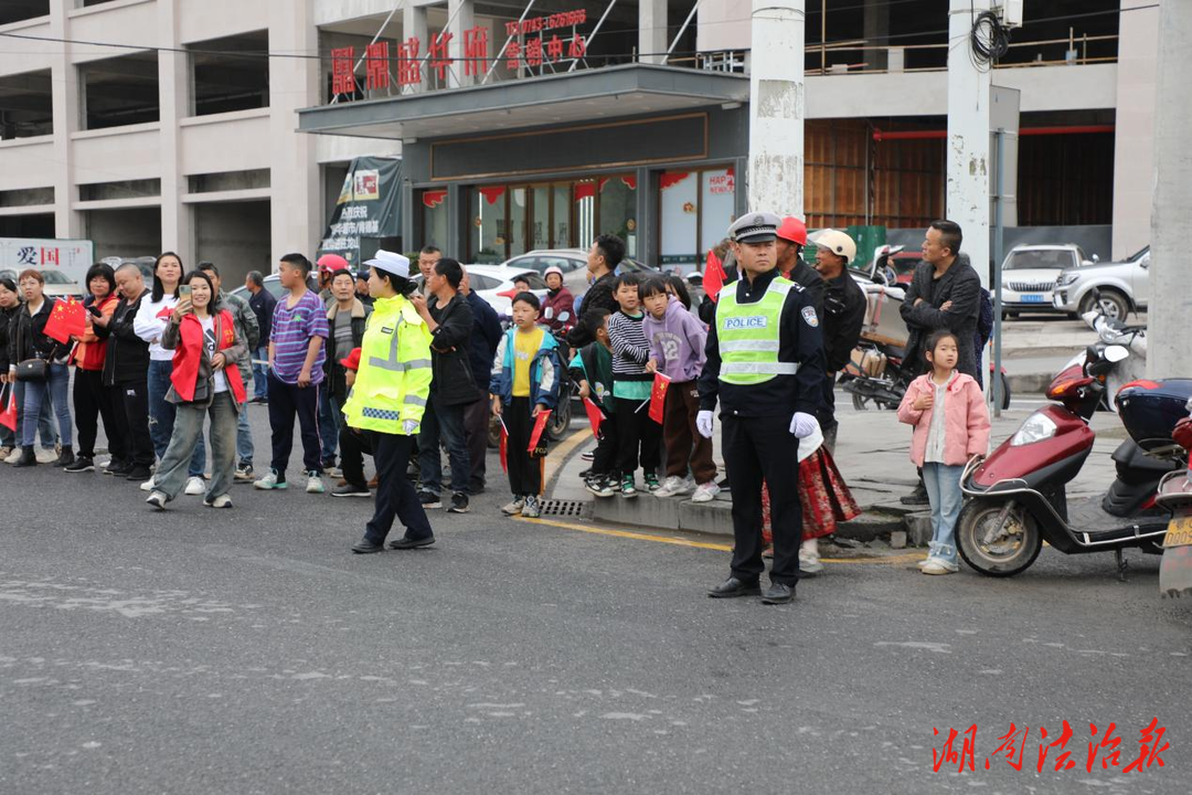 奔跑有風(fēng)，護(hù)航有“警”！龍山公安圓滿完成2024湘鄂龍鳳馬拉松安保任務(wù)