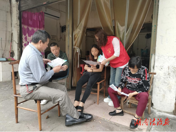 五一街道杨家坪社区开展反邪教宣传教育活动