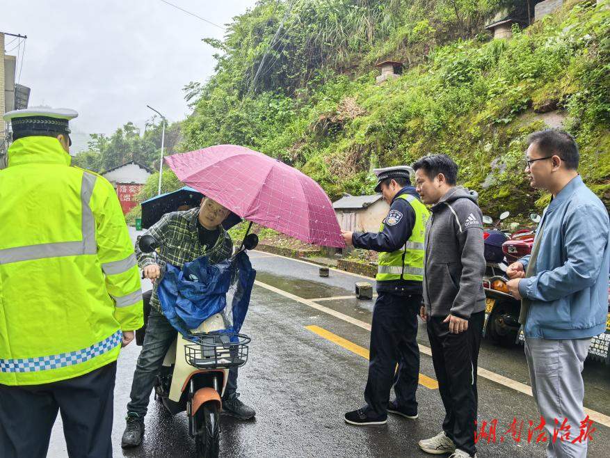 泸溪县解放岩乡：答好三道“加减题”打出交通安全整治组合拳