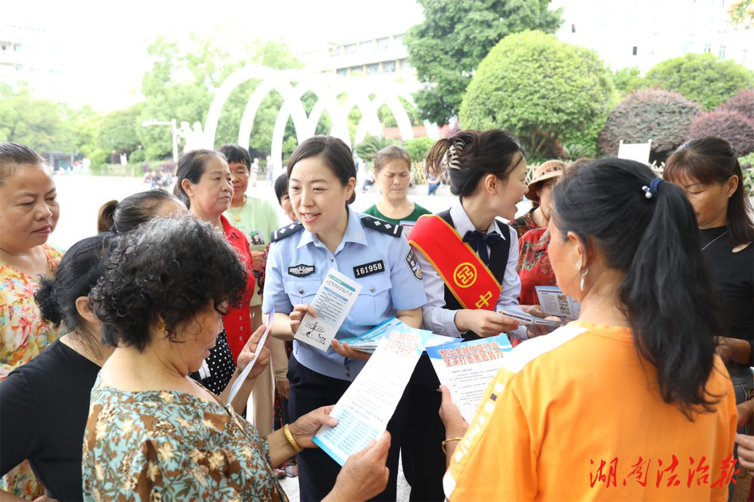 與民同心 為您守護(hù)丨餡餅？陷阱？保護(hù)錢包學(xué)起來！花垣公安開展“5·15”經(jīng)偵宣傳活動