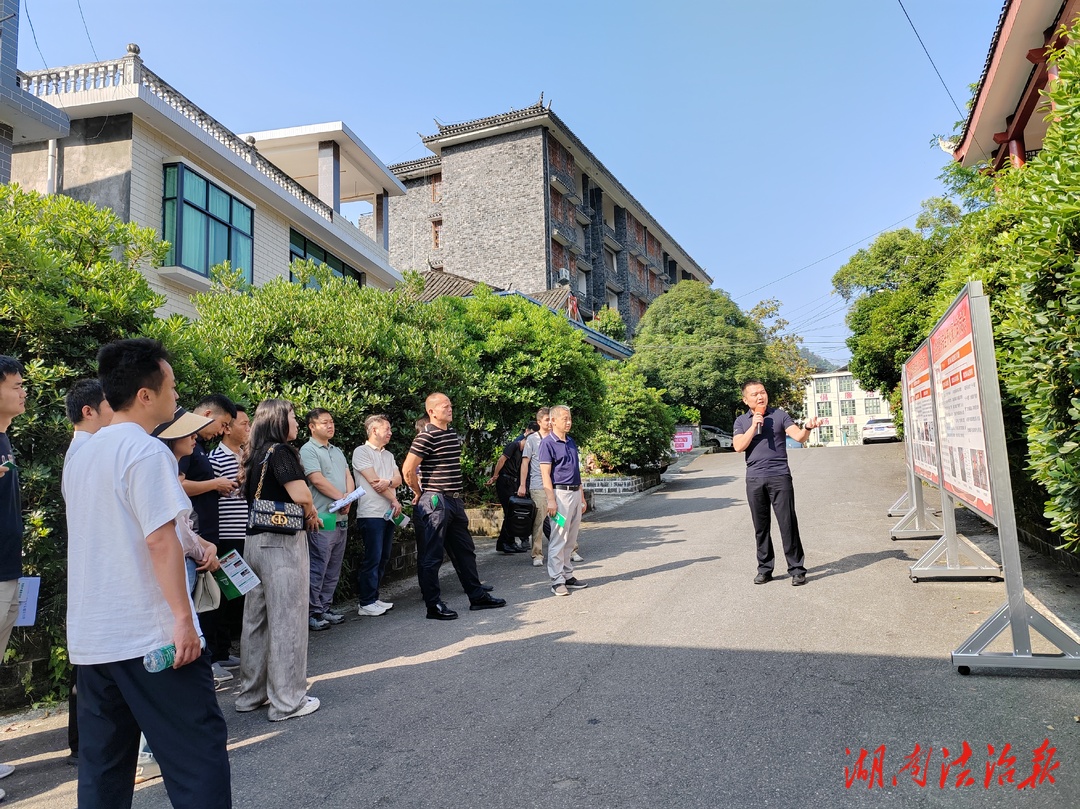 基層治理“巧創(chuàng)新”構(gòu)筑社會“大平安” ——吉首市召開平安建設(shè)工作現(xiàn)場會