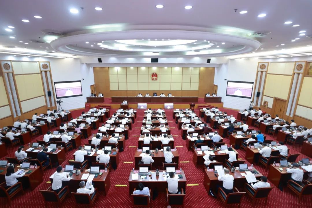 省十四届人大常委会举行第十次会议