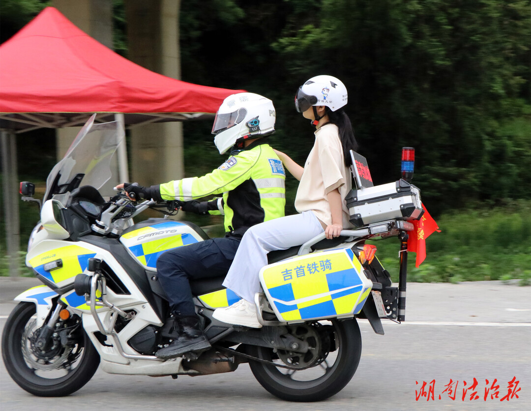 鐵騎變“專騎” 吉首公安暖心服務(wù)暈車考生