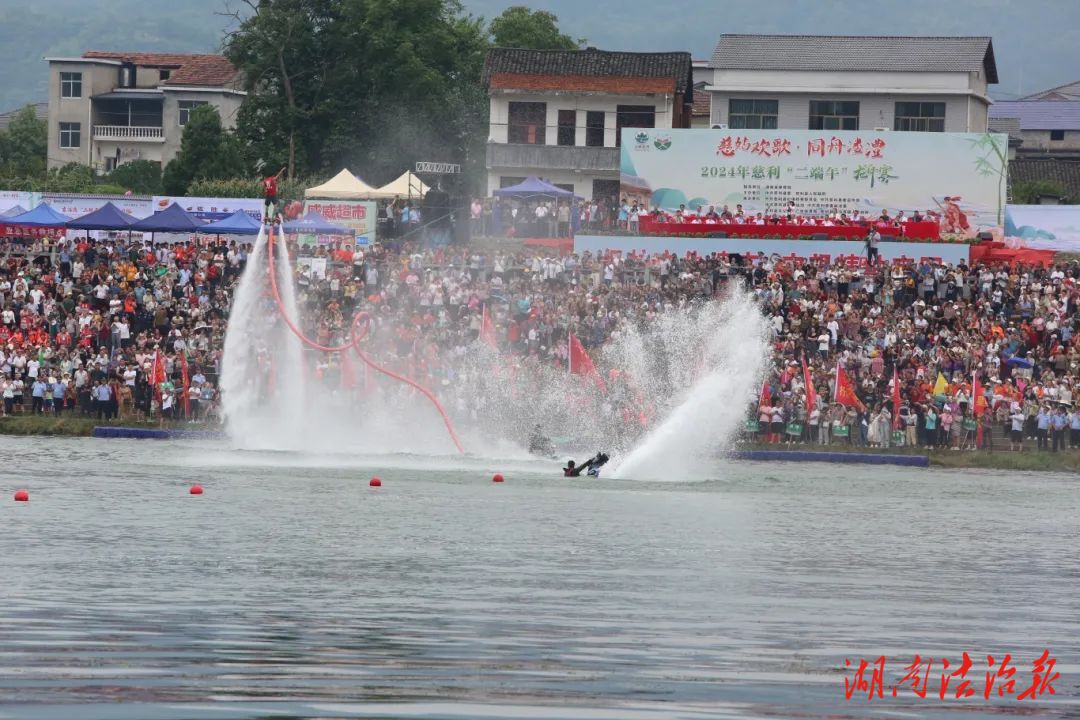 龍舟競(jìng)賽，警察守護(hù)，這道最美“警”色不容錯(cuò)過