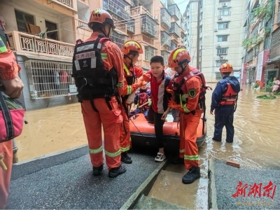 “消防橙”闪耀三湘大地 全省消防队伍积极应对强降雨天气开启救援加速度