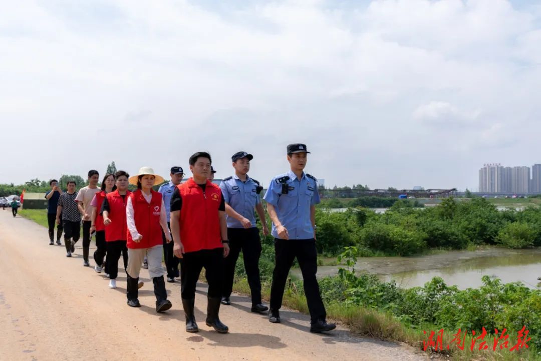 戰(zhàn)汛情，暖服務(wù)，挽損失！武陵公安讓群眾“無憂”，為平安“加碼”