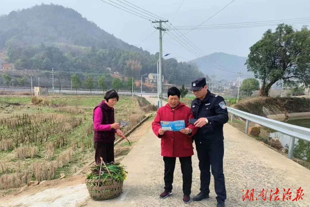 翻開駐村輔警鄒志文的工作日記