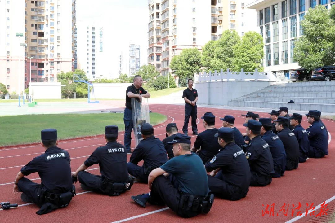 送教下基層，實(shí)戰(zhàn)礪精兵——婁底市公安局教官團(tuán)隊(duì)走進(jìn)雙峰公安