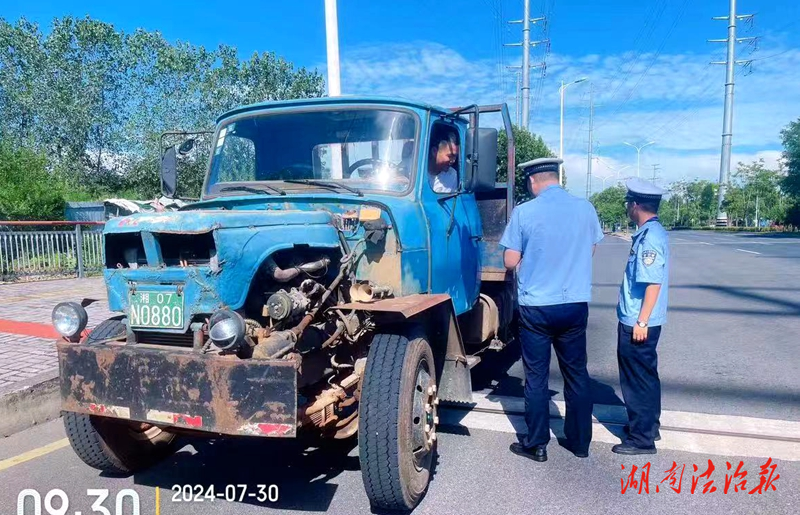 冒高溫 戰(zhàn)酷暑 常德交警強(qiáng)力推進(jìn)夏季交通安全整治