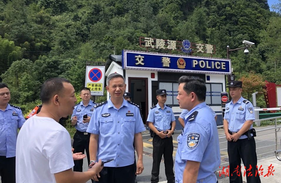 龍軍平督導(dǎo)檢查核心景區(qū)周邊旅游治安秩序整治工作