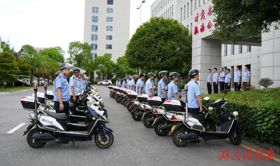 柳葉湖公安舉行警用摩托車發(fā)放儀式