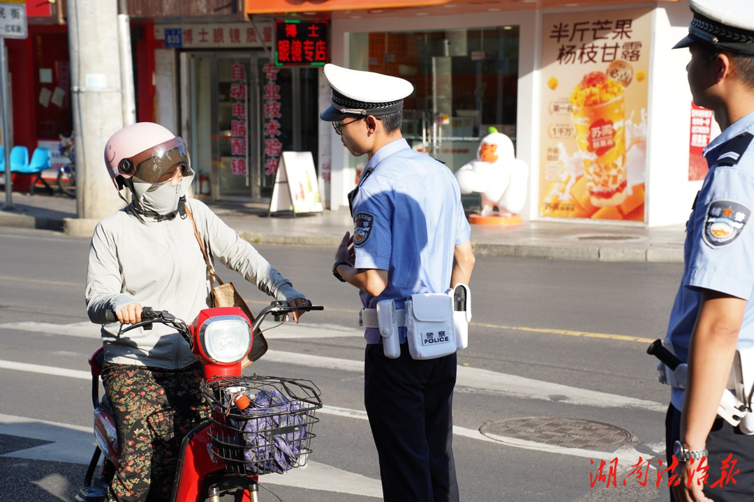 頭盔要“戴”好 無“篷”更安全  臨澧公安交警“兩車”整治不松懈