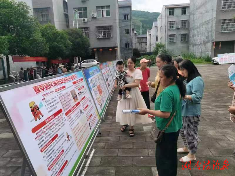 普法“三度”進(jìn)廣場(chǎng)，安全成長(zhǎng)護(hù)未來(lái) ——小溪司法所暑期安全宣傳在行動(dòng)