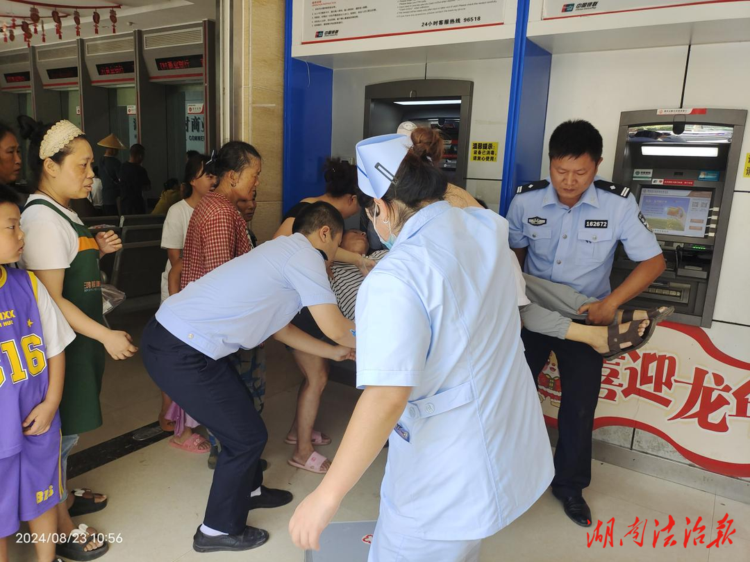 永順：男子突然暈厥 民警及時(shí)救助