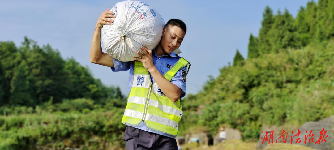 古丈：金秋豐收農(nóng)事忙，民警助力保安全