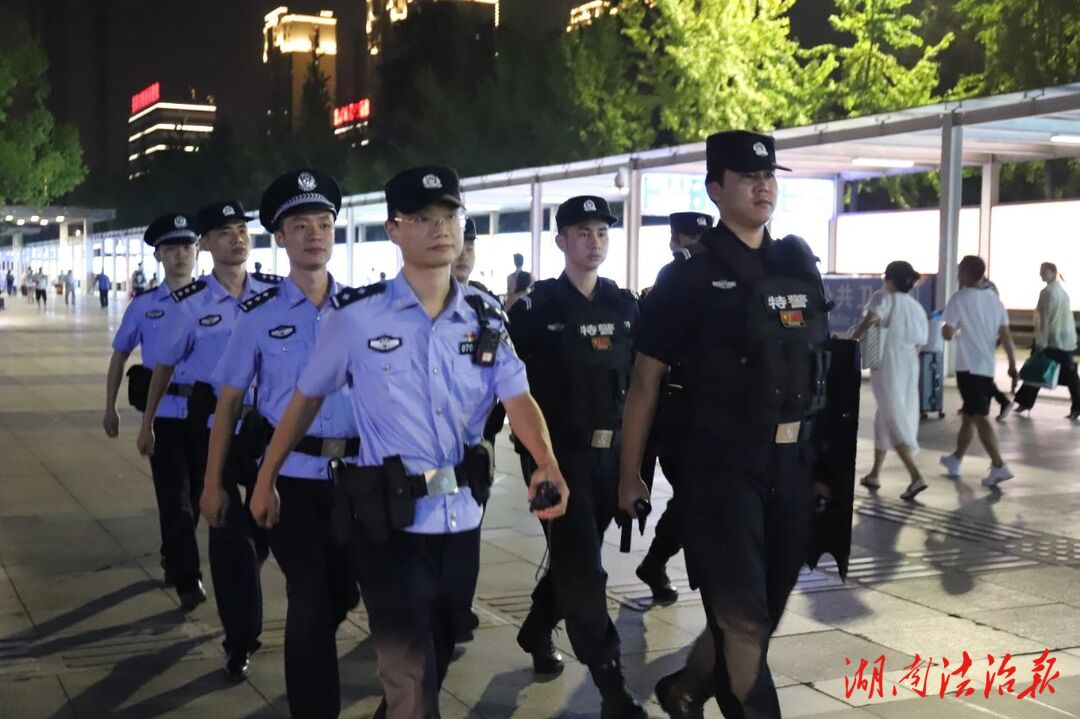 “警”色點(diǎn)亮“平安燈” 岳陽公安強(qiáng)力推進(jìn)夏夜治安巡查宣防集中統(tǒng)一行動(dòng)