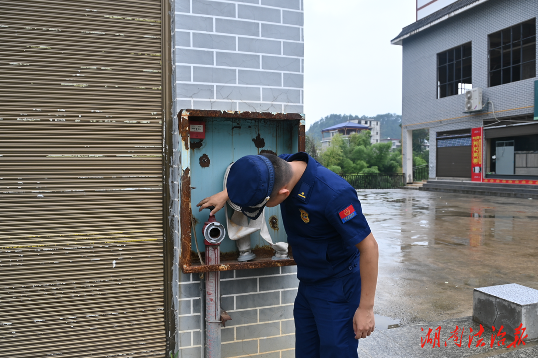 城步消防救援大隊(duì)深入住宅小區(qū)開展電動自行車消防安全專項(xiàng)檢查