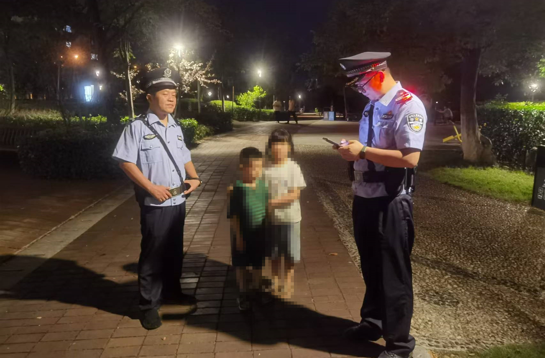 夏季行動(dòng)丨萌娃迷路，暖心民警來守護(hù)