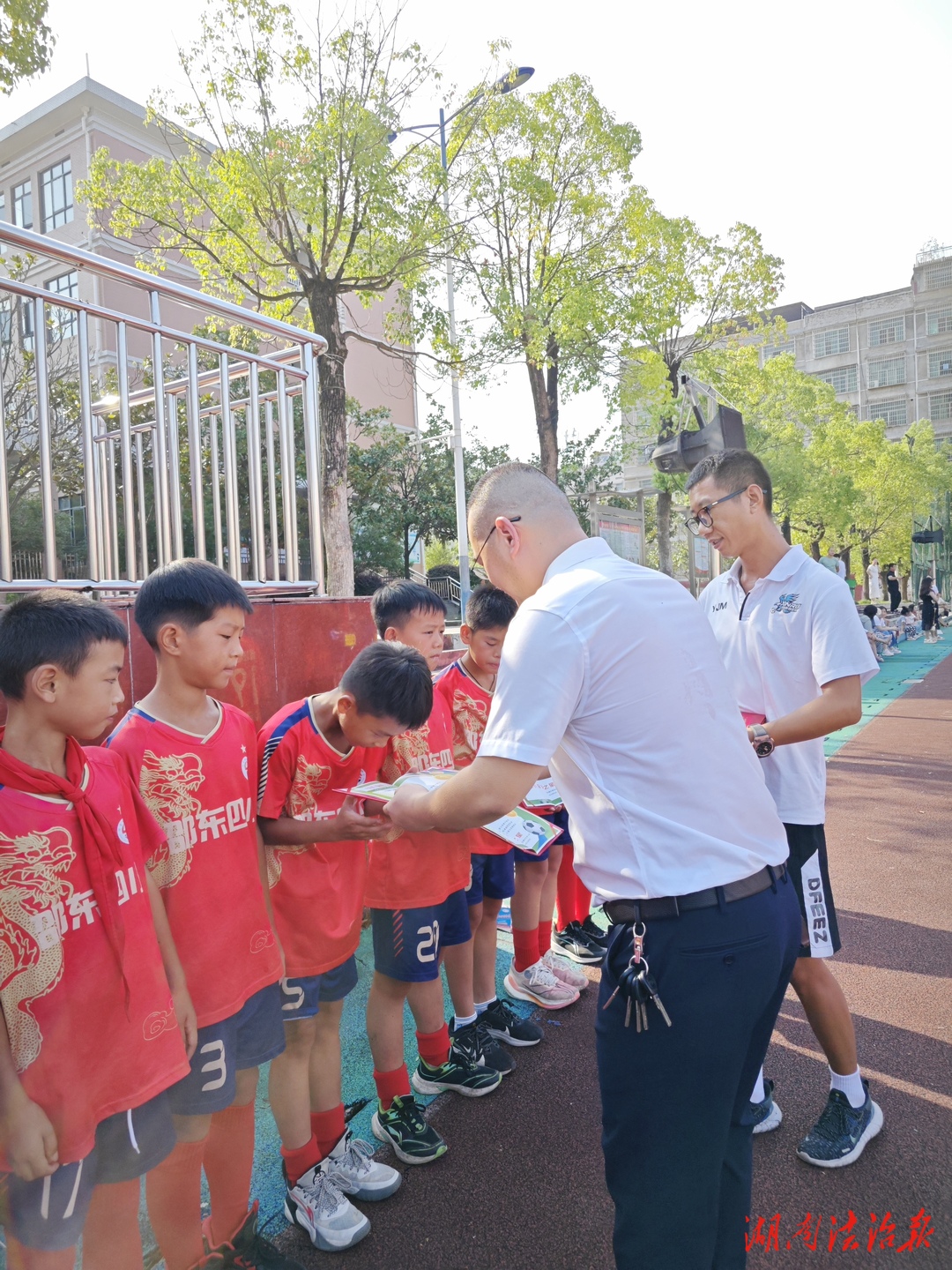 邵東城區(qū)四完小：開學典禮注重"五愛并施"