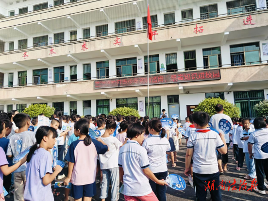 萱洲司法所開展“開學(xué)禁毒第一課”宣傳活動