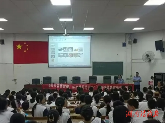 衡山縣公安局白果派出所開展法治宣傳進(jìn)校園活動