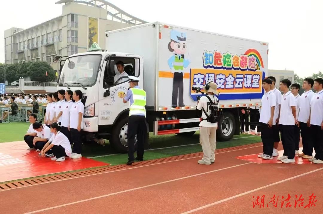 【尋找最美湘警】雨湖交警六中隊：路暢人安，值得用青春去奔赴