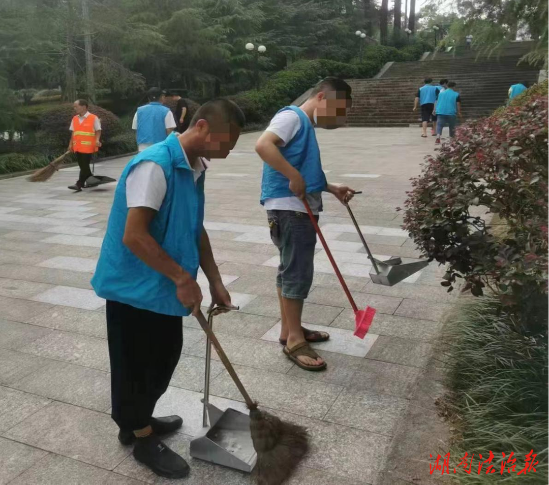 韶山市司法局：社區(qū)矯正對(duì)象參加公益勞動(dòng) 傾情助力“我的韶山行”