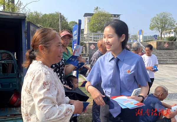 “益”路同行 守牢生態(tài)安全底線——零陵區(qū)人民檢察院黨支部開展“守牢生態(tài)安全底線”普法宣傳主題黨日活動