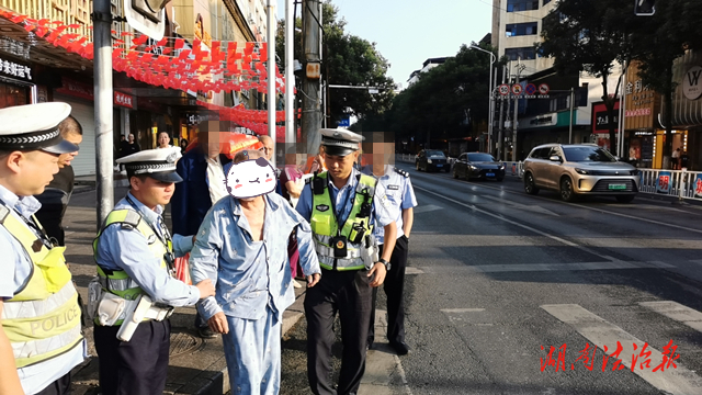 道縣：七旬老人不慎摔倒  交警暖心護送回家